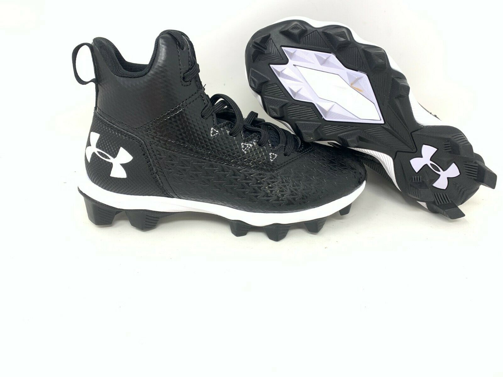 New! Under Armour Youth Boy's Hammer Mid Rm Football Cleats Blk/wht #30212 1c Tz