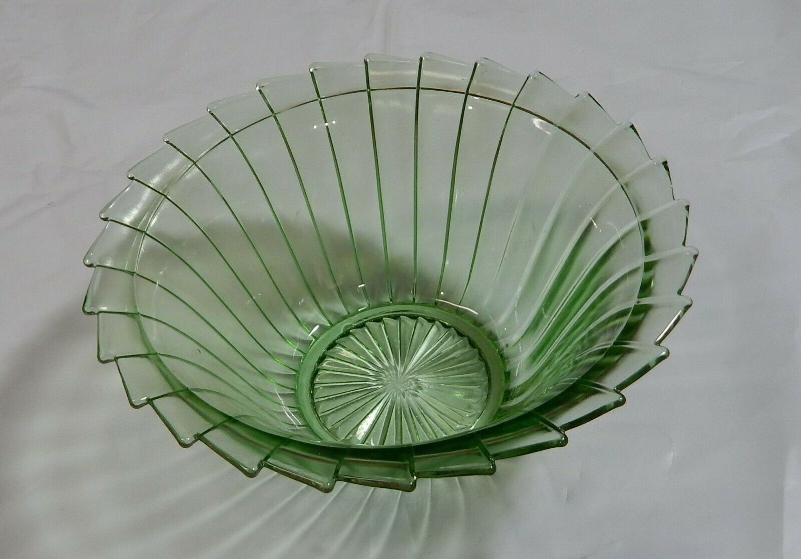 Antique Green Sierra Bowl Depression Jeannette Glass  8 1/2" No Defects 1931-33
