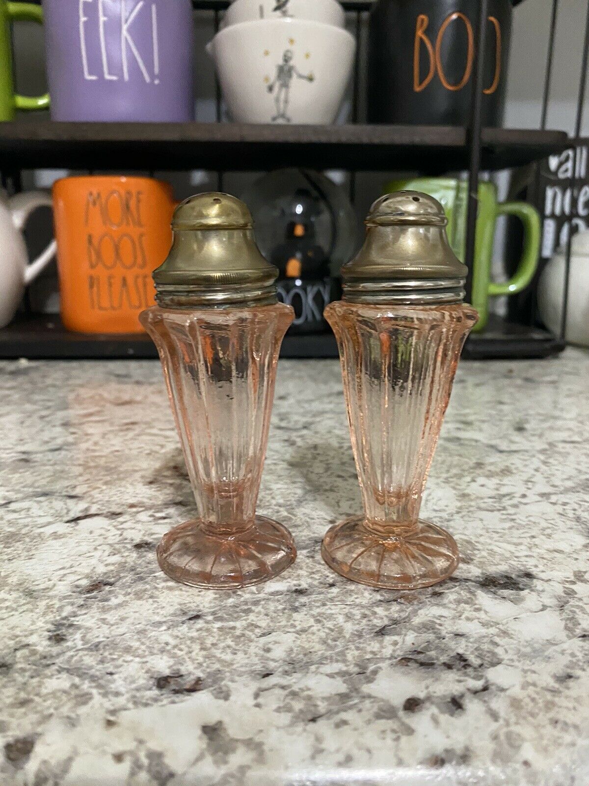 Jeannette Pink Sierra Pinwheel Pair Of Salt And Pepper Shakers Depression Glass